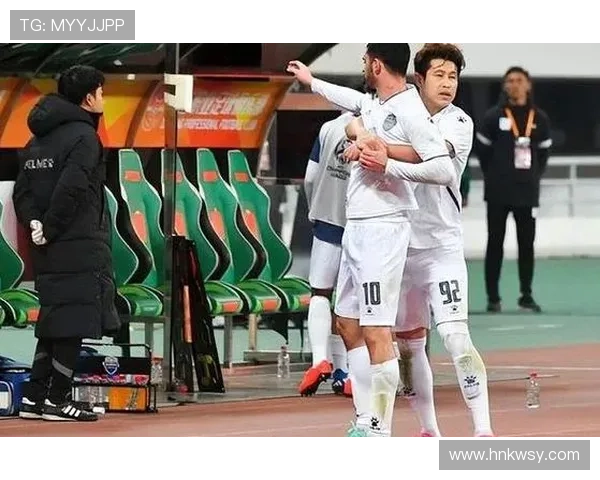 成都篮球队状态引发热议球迷对球队表现褒贬不一